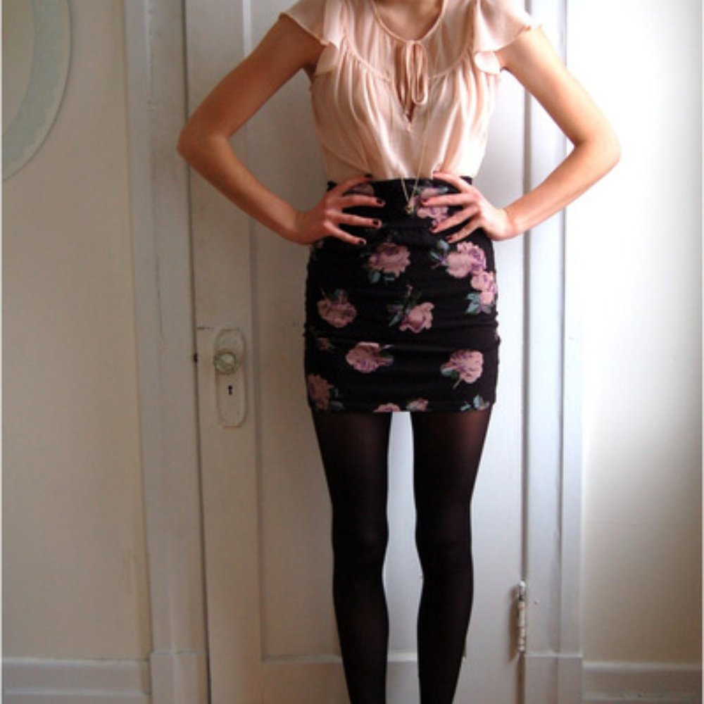 Aritzia Talula Tube Skirt Black Floral Bodycon Mini Skirt Size Small